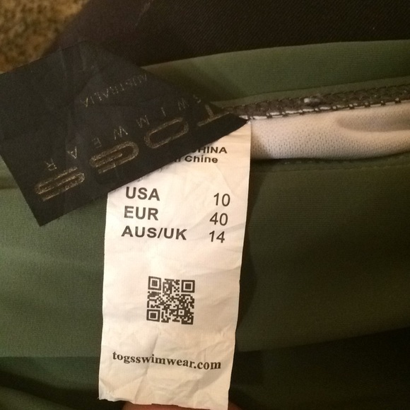 Floral Swimsuit Top and Bottoms!👙 - Picture 8 of 8